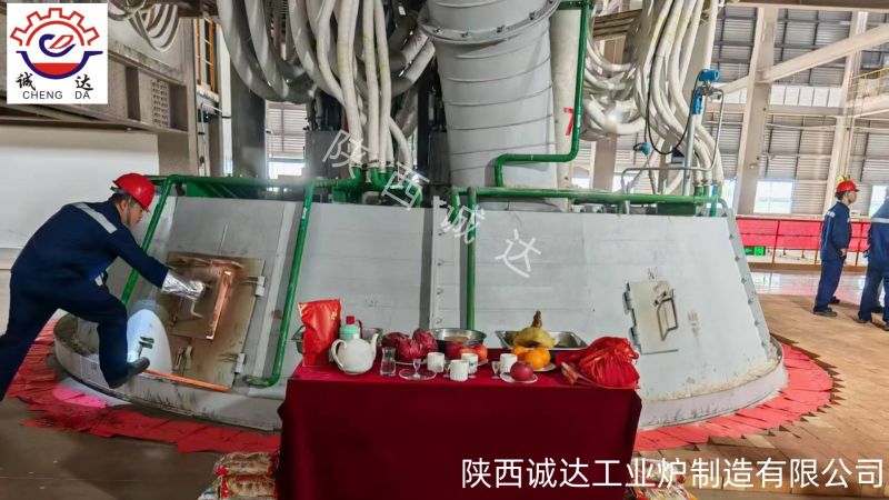 赤铁矿还原造锍熔炼矿热电炉