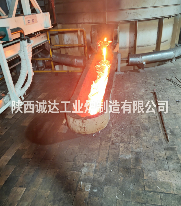 喜讯落地！陕西诚达为重庆客户定制钒铁直流炉顺利开炉出铁